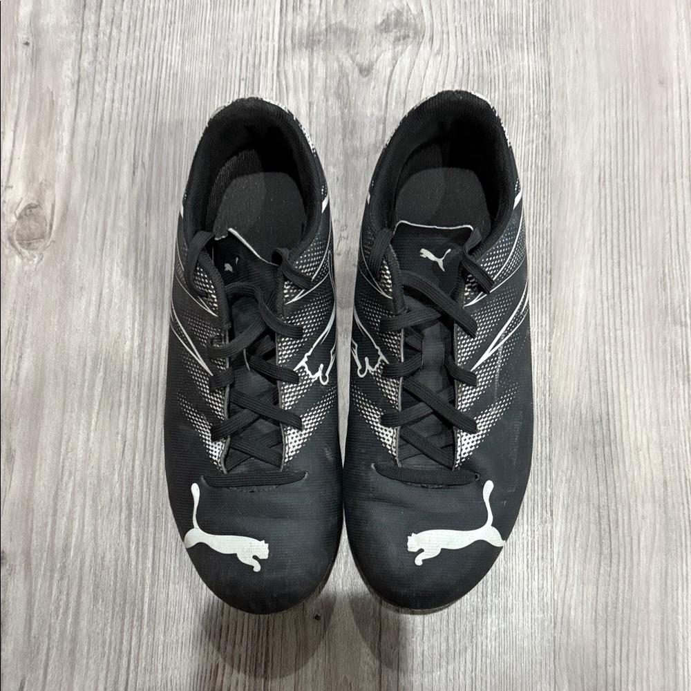 Puma Youth Soccer Cleats - Size 5 - Black